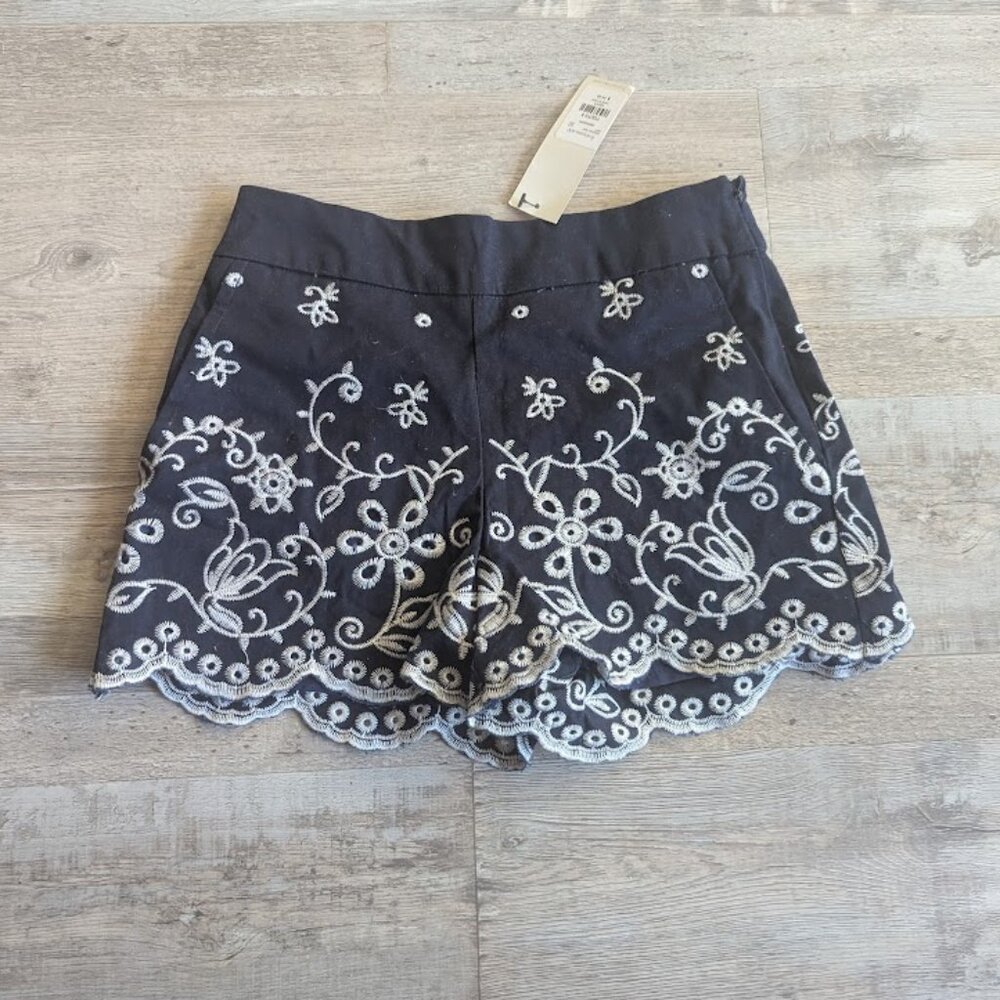 NWT * Mi Ami * Floral Embroidered Shorts - Youth 8